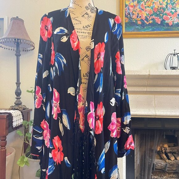 Torrid Kimono Top Womens Black Floral Open Front Fringe Trimmed Bohemian 00 - Picture 6 of 12